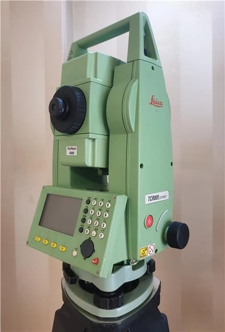 دستگاه نقشه برداری لیزری توتال استیشن لایکا، مدل TCR 805
 - تصویر 1