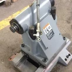 مجموعه‌ای از عملگرهای هیدرولیکی برای دستگاه تراش CNC
 - تصویر 3