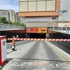 پاسارگاد؛ راهبند اینورتردار ایرانی برای تردد مداوم.
