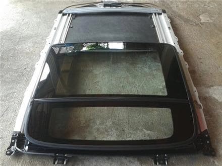 سانروف‌های C240 و E240 مرسدس بنز.
 - تصویر 1