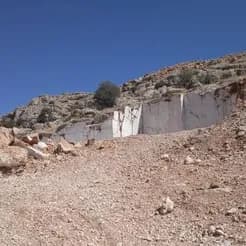 معدن مرمریت استخوانی کرم آماده فروش است.
