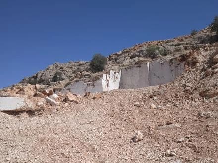 معدن مرمریت استخوانی کرم آماده فروش است.
 - تصویر 1