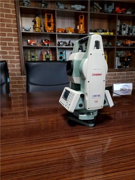 دستگاه نقشه برداری توتال استیشن مدل 752R PLUS
 - تصویر 1