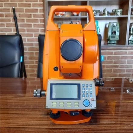 دستگاه نقشه برداری توتال استیشن پیشرفته، مدل BTS802 از برند بویف.
 - تصویر 1