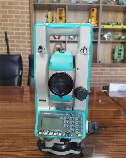 نیکون DTM، توتال استیشن نقشه برداری ساخت ژاپن.
 - تصویر 1