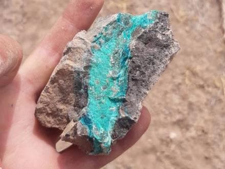 معدن مس فیروزه، نیشابور، آماده‌ی واگذاری است.
 - تصویر 1