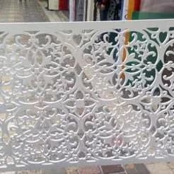 آسمان مجازی، سقف کاذب کناف با طرح‌های CNC معرق و تایل‌های ظریف.

