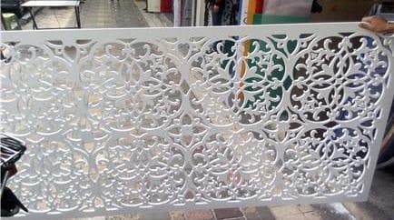 آسمان مجازی، سقف کاذب کناف با طرح‌های CNC معرق و تایل‌های ظریف.
 - تصویر 1