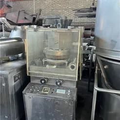میکسر، خشک‌کن، سرند، دستگاه پرس قرص و بلستر.
