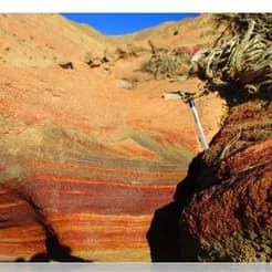 معدن کاران، فروشنده معدن آهن تیتانیوم‌دار.
