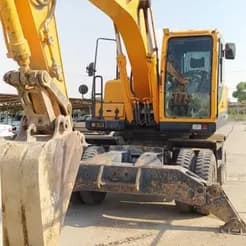 بیل مکانیکی لاستیکی هیوندا ۱۸۰ مدل ۲۰۱۶، آماده‌ی فروش است.
 - تصویر 3